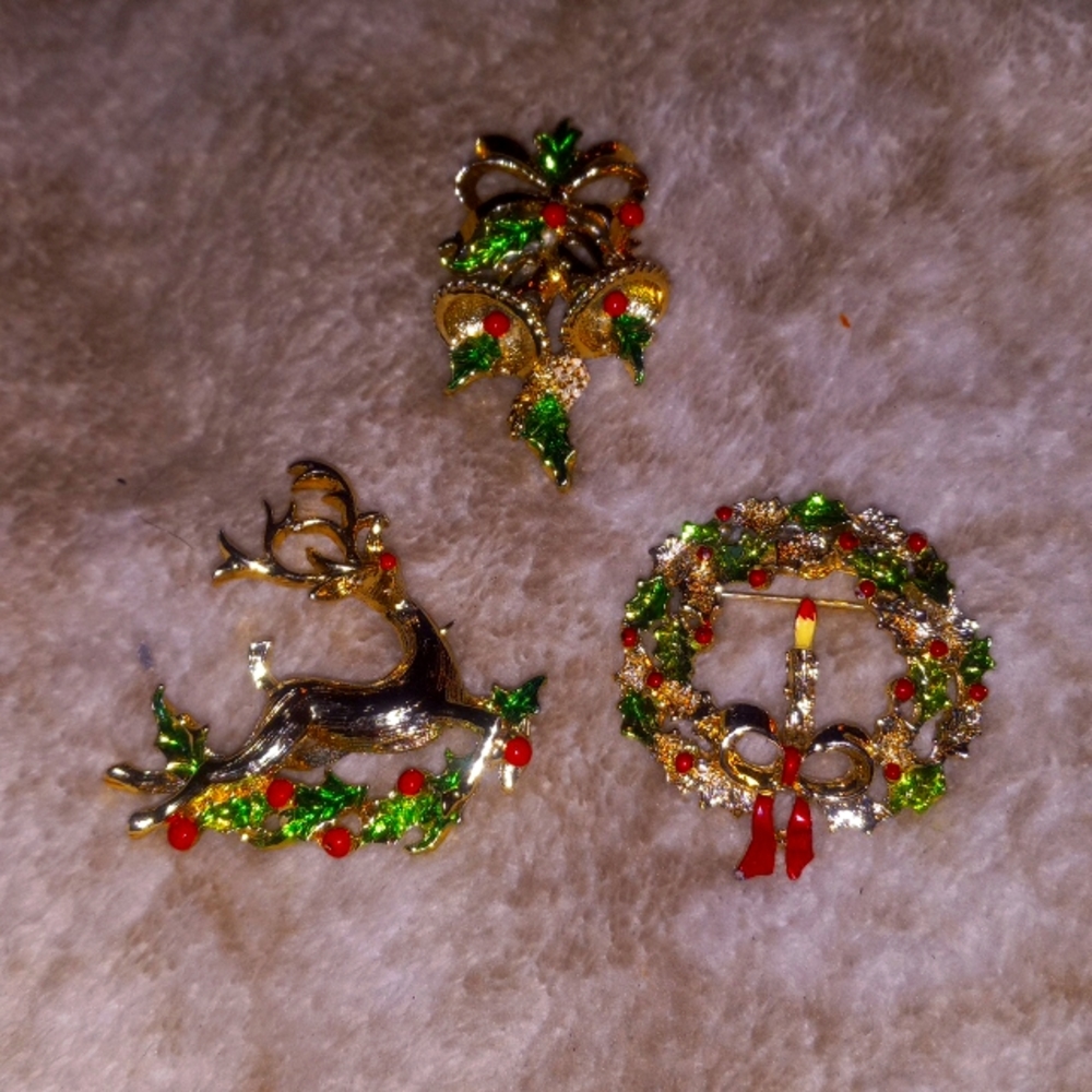 Brooch lot 3 Holiday brooches 3 of them all gold toned